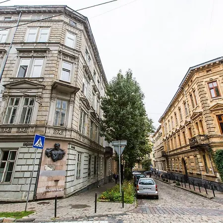 In The Centre Leópolis